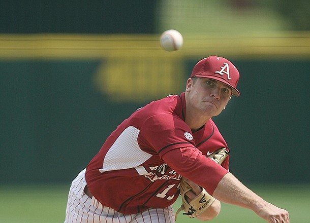 Barrett Astin agreed to a deal with the Milwaukee Brewers on Monday.