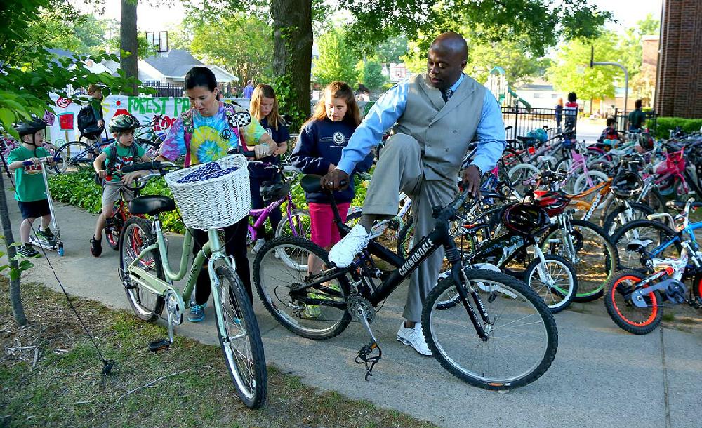 5/8/13
Arkansas Democrat-Gazette/STEPHEN B. THORNTON
Little Rock School District Superintendent Dr. Dexter Suggs Sr., climbs off a borrowed bicycle with students and parents Wednesday morning at Forrest Park Elementary in Little Rock. The ride kicked off National Bike to School Day to stress safe routes and safe habits during National Bike Month.