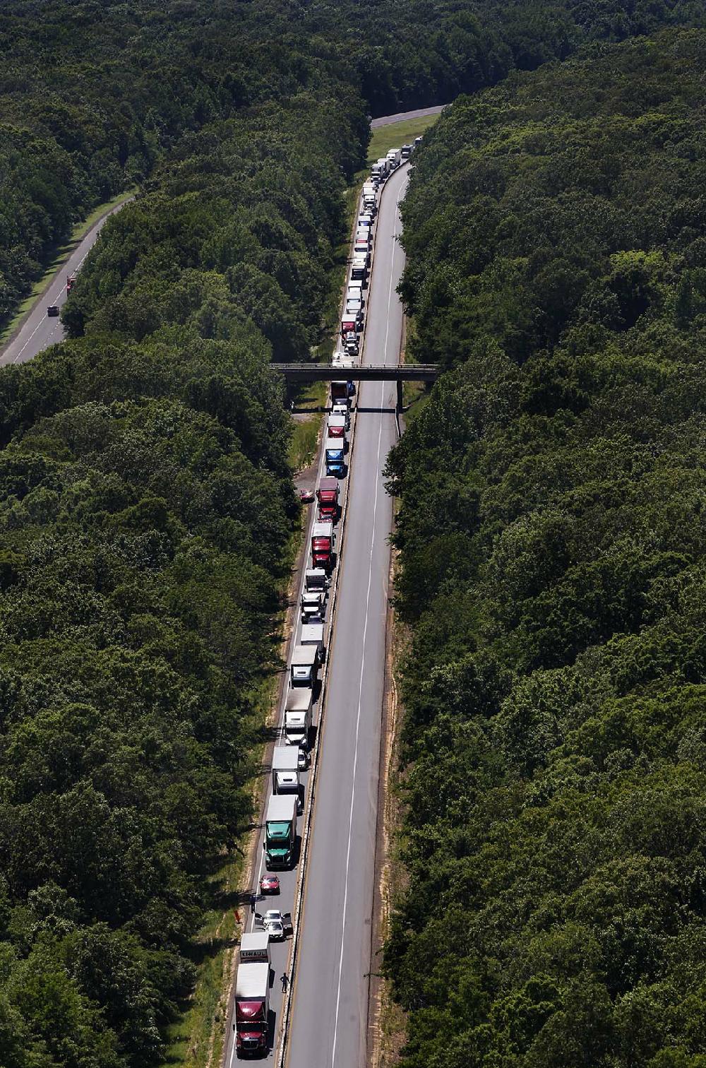 Arkansas Democrat-Gazette/BENJAMIN KRAIN --05/8/2013--
Vehicles are stopped along a section of Interstate 40 for more than 4 hours after an accident killed at least one person and closed the interstate near Brinkley on Wednesday.