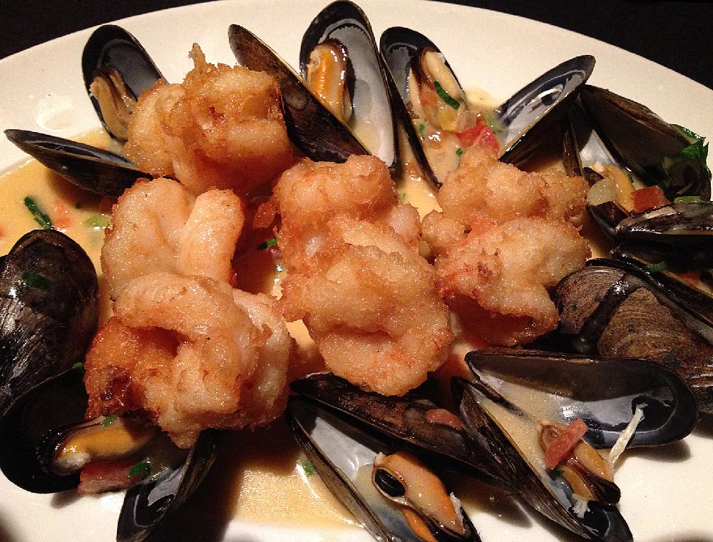 Arkansas Democrat-Gazette/ BOBBY AMPEZZAN  09/28/12--  Mussels and tempura shrimp at 1620 Savoy.
