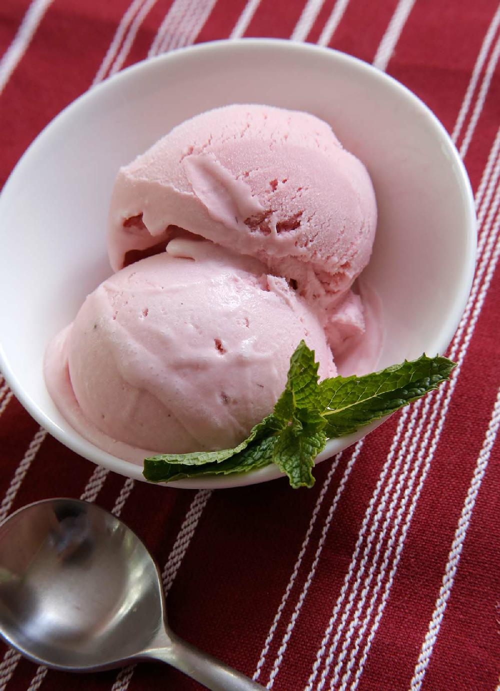 Arkansas Democrat-Gazette/JOHN SYKES JR. - Strawberry recipes. 050113