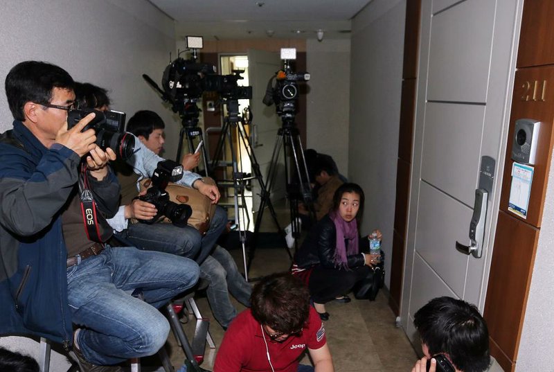 Journalists stake out the Seoul home of Yoon Chang-jung, the former spokesman for South Korea’s president. 