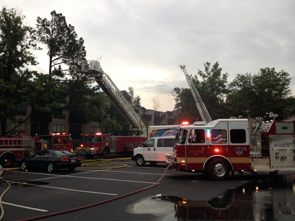 Little Rock apartment building burns overnight