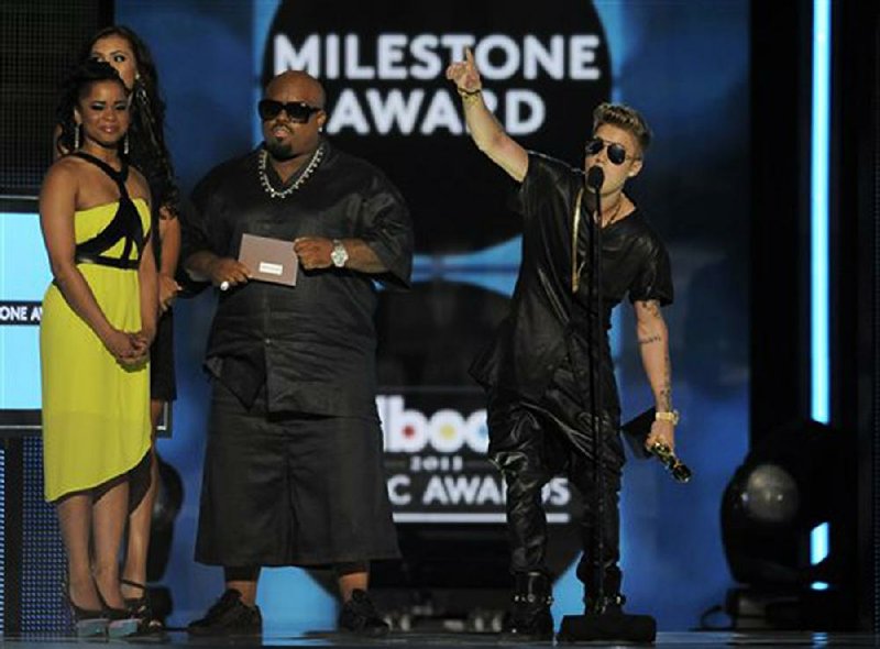 Shaniece Cole (from left) and Cee Lo Green present the milestone award to Justin Bieber at the Billboard Music Awards. 