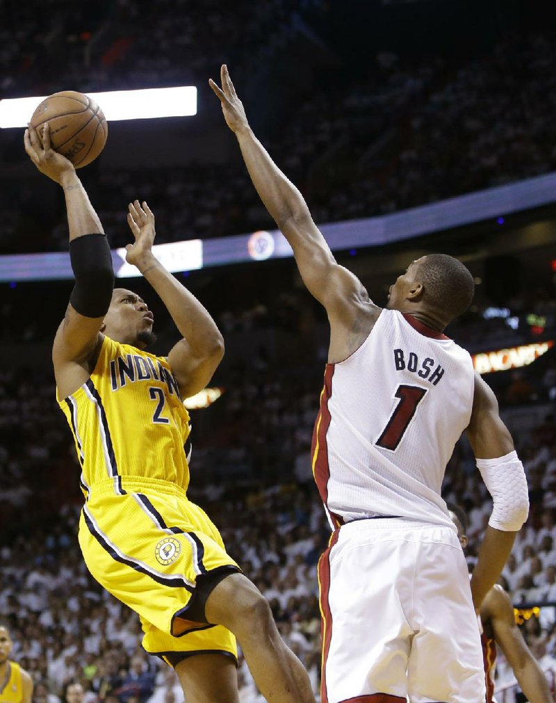 Indiana forward David West drives to the basket as Miami’s Chris Bosh (1) defends in the first half of the Pacers’ 97-93 victory Friday night. West had 13 points, but he forced two critical turnovers in the final minute that sealed the victory. 