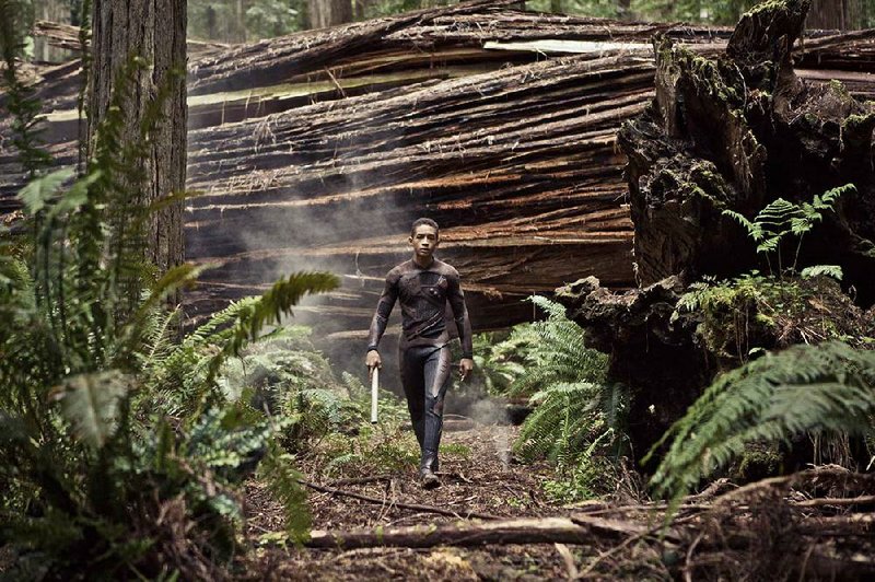 Kitai Raige (Jaden Smith) carries the baton for the human race when he and his father crash land on a hostile planet in M. Night Shyamalan’s After Earth. 