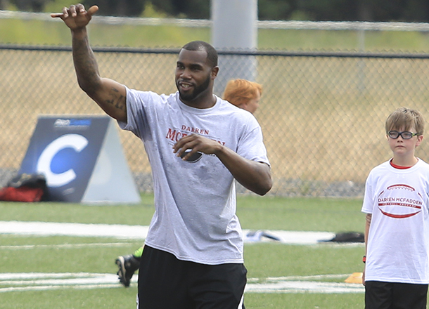 Darren McFadden on hunting rabbits, says they don't taste like chicken