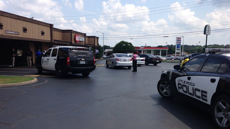 Police investiage a Monday afternoon robbery at the U.S. Bank at 10702 Rodney Parham Road in Little Rock.