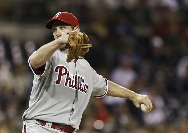 Lee pitches eight strong in Phillies' win