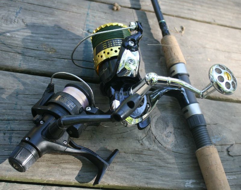 Big spooled spinning reels like the WaveSpin 5000 (right) are rated for 10- to 14-pound monofilament line, but also for 20- to 60-pound braided line, making them suitable for light saltwater fishing and heavy-duty freshwater fishing. Most bass anglers use smaller spinning reels, like the Shimano IX2000, for light-duty tasks such as drop-shotting and fishing shakyheads. Note the handles and the front drag system on the WaveSpin, compared to the rear-drag system on the Shimano. 