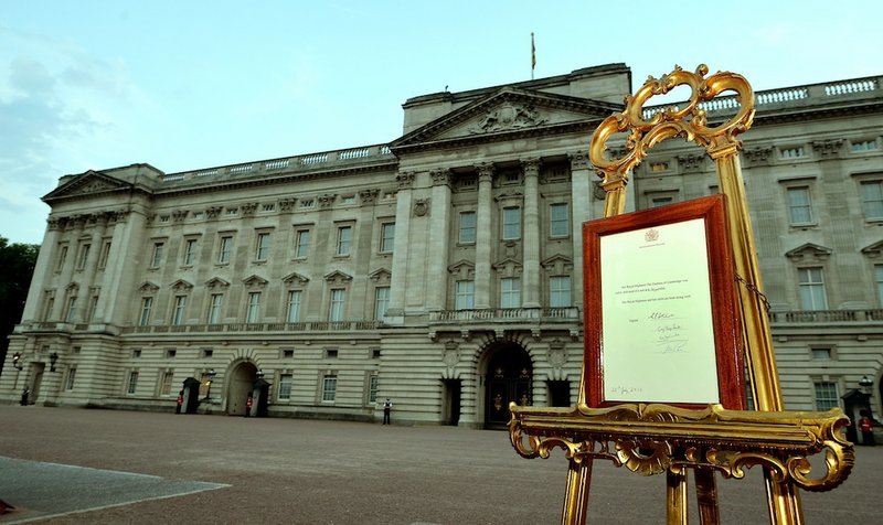 An easel stands in the forecourt of Buckingham Palace in London carrying an official document to announce the birth of a baby boy, at 4.24pm to the Duke and Duchess of Cambridge at St Mary's Hospital, Monday July 22, 2013. The child is now third in line to the British throne. 