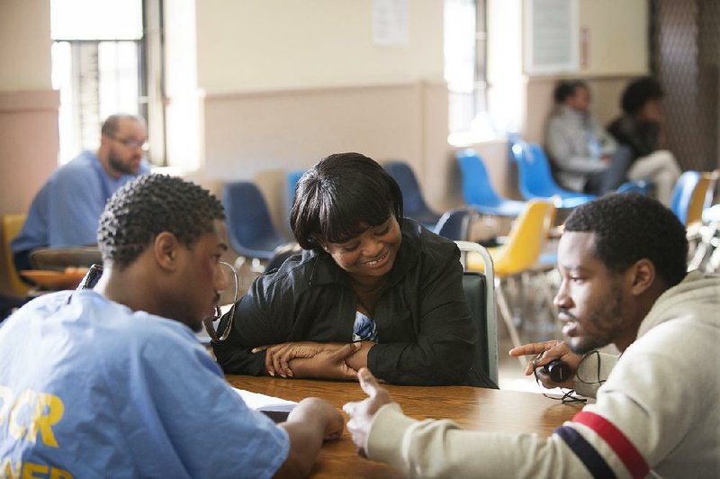 (L-R) MICHAEL B. JORDAN, OCTAVIA SPENCER and Director RYAN COOGLER on the set of FRUITVALE STATION
© 2013 The Weinstein Company. All Rights Reserved.
MICHAEL B. JORDAN (from left), OCTAVIA SPENCER, RYAN COOGLER behind the scenes in FRUITVALE STATION