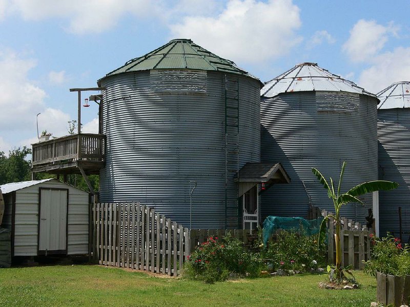 A clever carpenter turned a grain bin into a studio apartment in Lonoke County. 