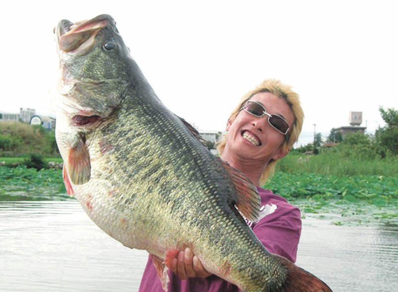 Manabu Kurita caught a 22-pound, 4-ounce largemouth that tied George Perry’s all-tackle world record. Many people were astounded to learn that the fish was caught in a lake in Japan.