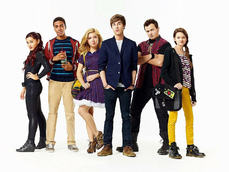 Nickelodeon’s family-friendly Swindle stars (from left) Ariana Grande, Chris O’Neal, Jennette McCurdy, Noah Crawford, Noah Munck and Ciara Bravo. The TV-G movie airs at 7 p.m. Saturday. 