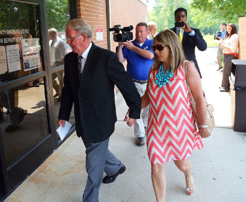 8/26/13
Arkansas Democrat-Gazette/STEPHEN B. THORNTON
Saline County Sheriff Bruce Pennington walks into Saline County District court with his wife Barbara before pleading guilty to resisting arrest Monday afternoon in Benton. 