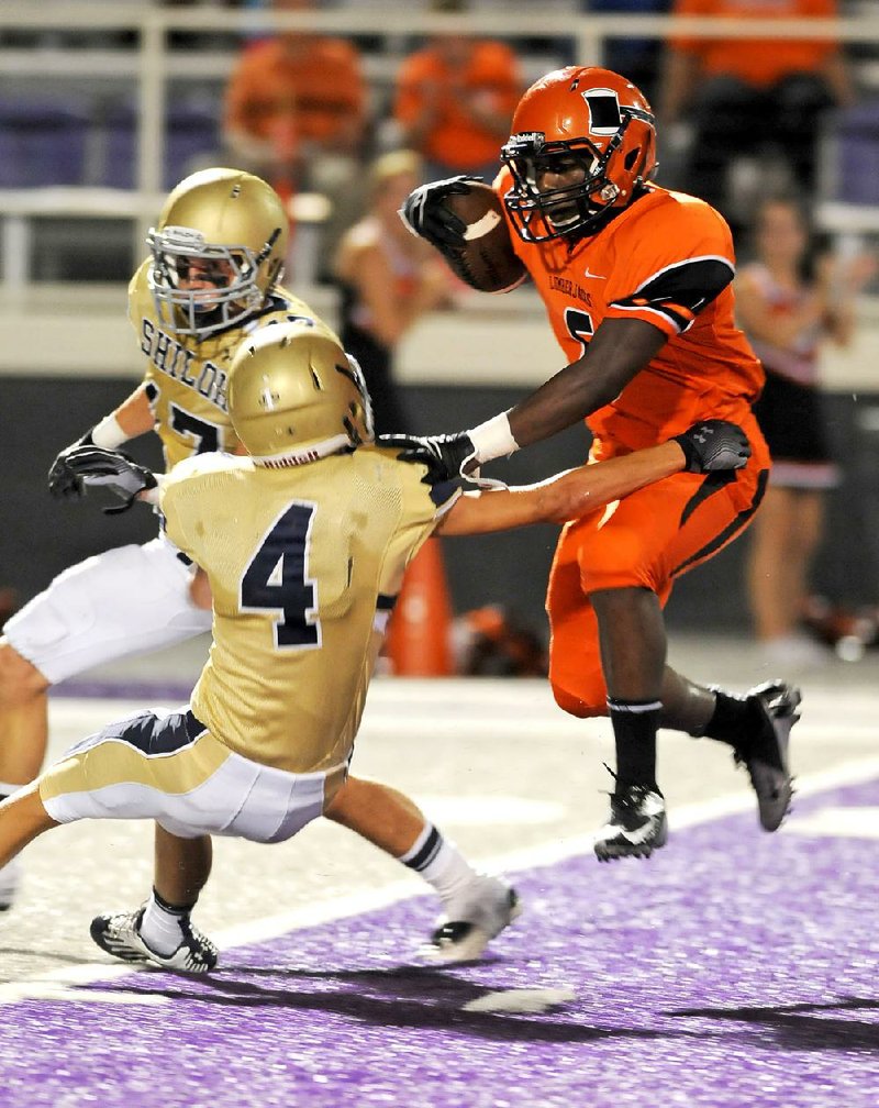 Warren running back Kilay Cox (right) returns for the Lumberjacks after scoring seven touchdowns last season despite missing a month with a broken ankle.