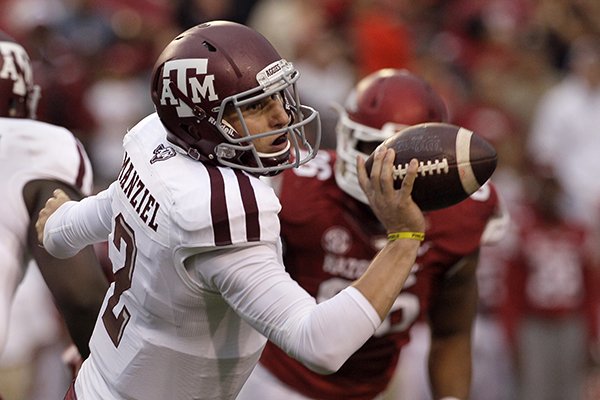Texas A&M quarterback Johnny Manziel (2) tosses the ball during the first quarter of an NCAA college football game against Arkansas in Fayetteville, Ark., Saturday, Sept. 28, 2013. (AP Photo/Danny Johnston)