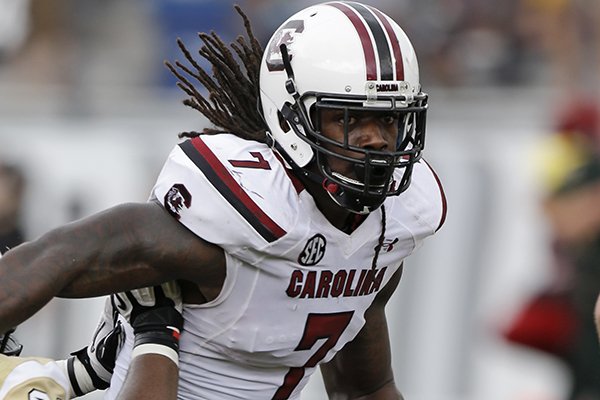 South Carolina defensive end Jadeveon Clowney runs to the ball during the second half of an NCAA college football game against Central Florida in Orlando, Fla., Saturday, Sept. 28, 2013.South Carolina won the game 28-25.(AP Photo/John Raoux)