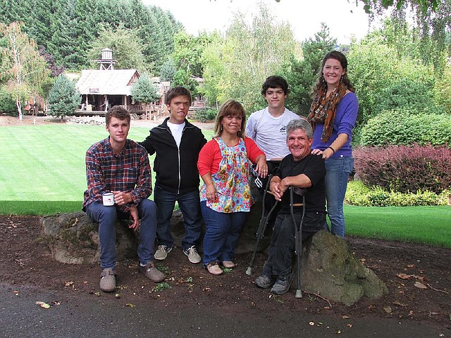 Roloff Family: Jeremy, Zach, Amy, Jacob, Matt, Molly.
TLC's Roloff Family, Little People, Big World
Jeremy, Zach, Amy, Jacob, Matt, Molly.