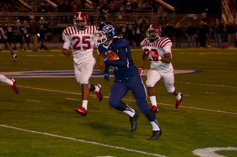 Greenwood’s Kevin Jones leaves Pine Bluff defenders Brandon Lee (25) and Tyler Smith behind on a reception that set up a first-half touchdown. Pine Bluff ended Greenwood’s 50-game winning streak with a 37-34 victory. 