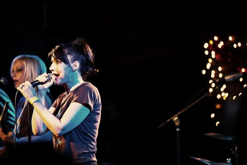 The Punk Singer charts the trajectory of activist and musician Kathleen Hanna, who fronted the Riot Grrrl bands Bikini Kill and Le Tigre before being forced from the public eye in 2005. 