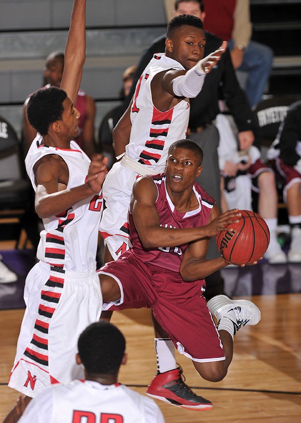 STAFF PHOTO MICHAEL WOODS 
Treshawn Gause of Springdale High drives to the hoop Friday past Fort Smith Northside defenders during the Fayetteville Bulldog Classic at Fayetteville High School.