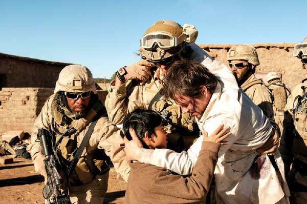 Director Peter Berg tells 'Lone Survivor' story as real as possible with  help of Navy SEAL – Daily News