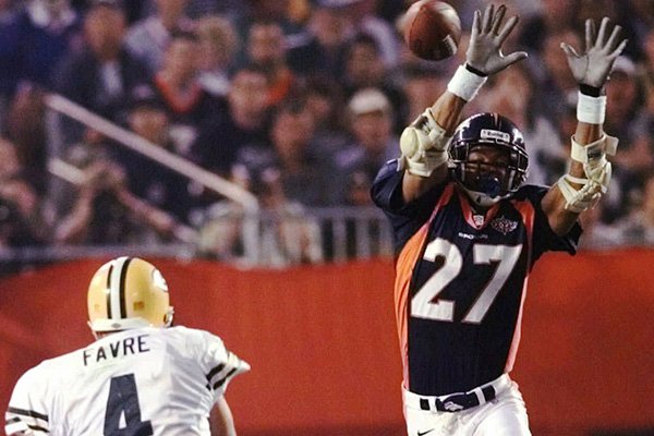 Denver Broncos safety Steve Atwater (27) jumps into the air in an attempt to block Green Bay Packers quarterback Brett Favre's pass during the third quarter of Super Bowl XXXII at San Diego's Qualcomm Stadium, Jan. 25, 1998. (AP Photo/John Gaps III)