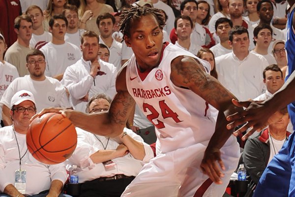 Arkansas guard Michael Qualls (24) looks to drive to the lane as Kentucky forward Alex Poythress defends during the second half of play Tuesday, Jan. 14, 2014, in Bud Walton Arena in Fayetteville.