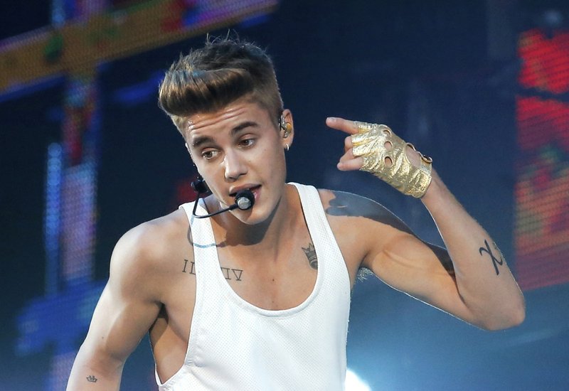 Pop star Justin Bieber charged with resisting arrest