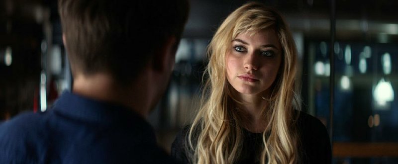 A young man’s determination to remain unattached wilts when he meets magazine publisher Ellie (Imogen Poots) in That Awkward Moment. 