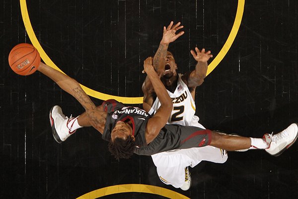 Arkansas guard Michael Qualls, bottom, collides with Missouri forward Tony Criswell during the first half of an NCAA college basketball game Thursday, Feb. 13, 2014, in Columbia, Mo. (AP Photo/St. Louis Post-Dispatch, Chris Lee)