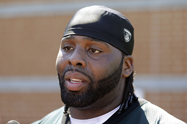 WholeHogSports - Jason Peters signs with Cowboys