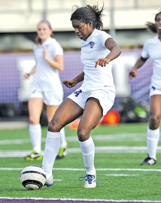  STAFF PHOTO ANDY SHUPE Cassidy Sykes, a Fayetteville sophomore, scores a goal against Van Buren during the first half Tuesday at Harmon Stadium in Fayetteville.