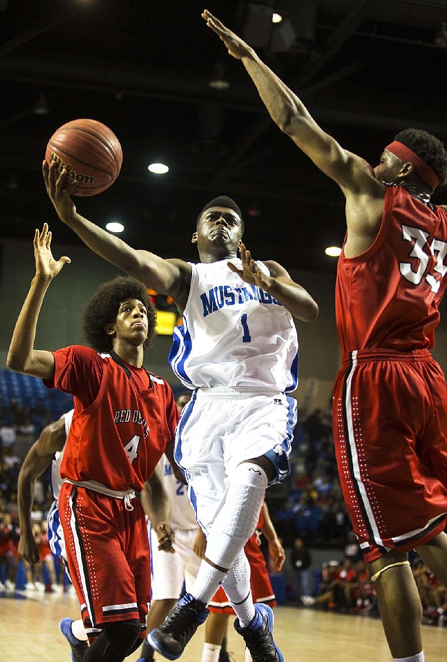 Forrest City’s Robert Glasper goes for a layup between Jacksonville’s Tedrick Wolfe (left) and Kanaan Jackson (33) during Friday’s Class 5A championship in Hot Springs. Glasper finished with 18 points to lead the Mustangs to the Class 5A title. 