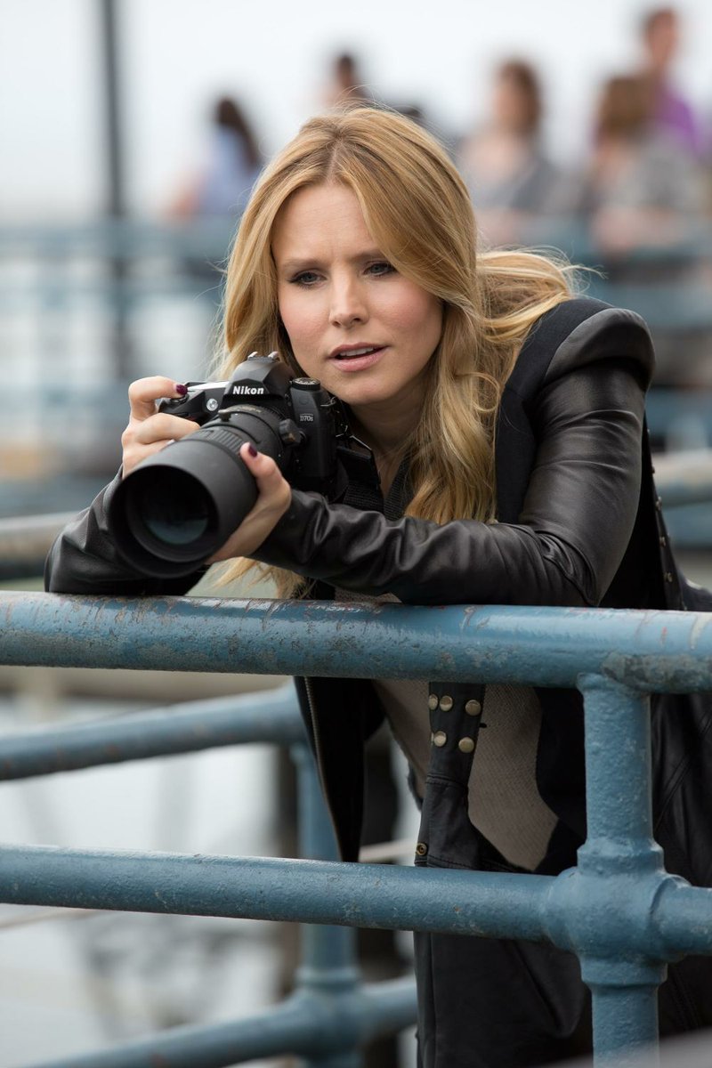 Veronica Mars (Kristen Bell) only thought she’d left her days as a Nancy Drew-style investigator behind. 