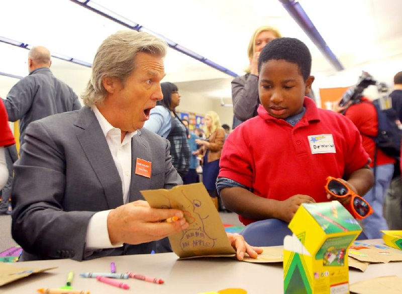 Actor Jeff Bridges decorates lunch bags with student De’Narius Phillips at Stephens Elementary School in Little Rock. Bridges’ visit was to promote school breakfast as national spokesman for Share Our Strength’s No Kid Hungry campaign that includes Arkansas. 