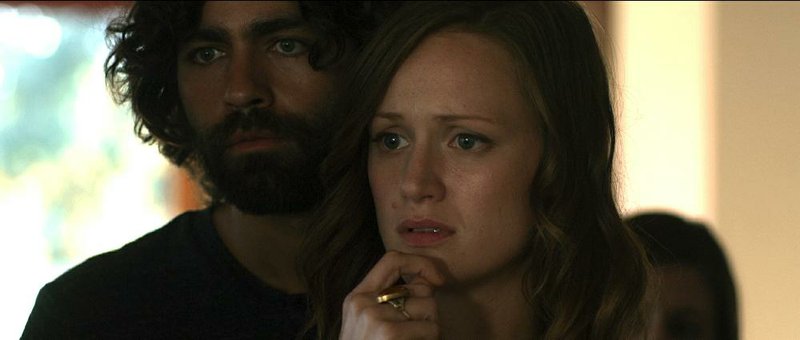 James (Adrian Grenier) and Lily (Kerry Bishe) are a couple of upscale survivalists who are nevertheless taken aback by the apparent end of civilization in Goodbye World. 