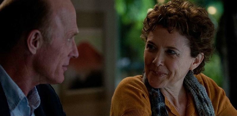 Tom (Ed Harris) has no idea he’s an exact duplicate of Nikki’s (Annette Bening) dead husband in The Face of Love. 
