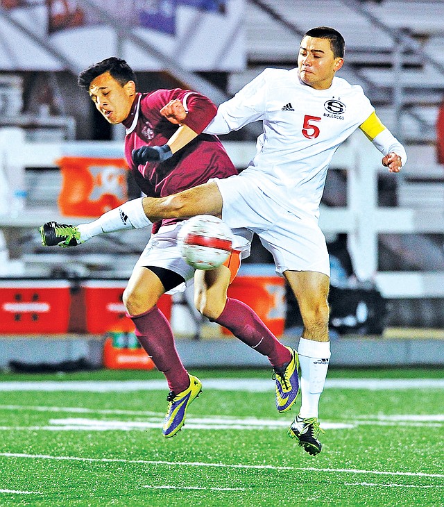 Staff Photo Michael Woods &#8226; @NWAMICHAELW Aldair Umana, left, of Siloam Springs and Springdale High&#8217;s Orsy Gonzalez go after the ball Friday at Jarrell Williams Bulldog Stadium in Springdale.