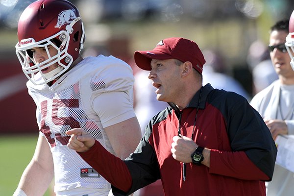 Arkansas defensive coordinator Robb Smith directs his players as linebacker Alex Brignoni (45) listens during practice Thursday, March 20, 2014, at the UA practice field in Fayetteville.