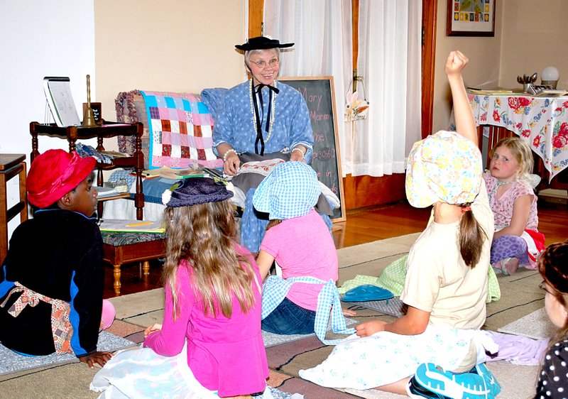 Janelle Jessen/Herald-Leader School marm Mary Jeffries showed children the old fashioned game of how to make &#8220;babies in a cradle&#8221; out of a handkerchief, recalling how her mother used the trick to entertain small children in church.