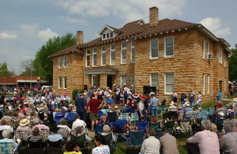 Crowds enjoy music at Mountain View’s courthouse square during the Arkansas Folk Festival. 