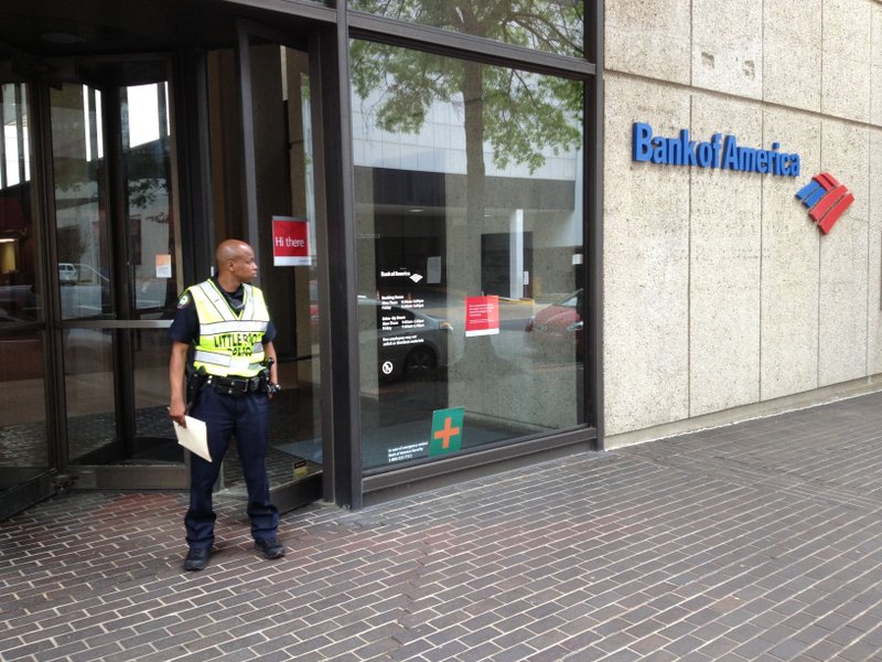 A Little Rock police officer works the scene after a robbery at the Bank of America branch at 200 W. Capitol Ave. in downtown Little Rock on Friday, April 18, 2014.