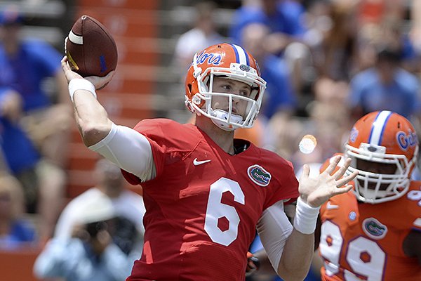 Florida quarterback Jeff Driskel (6) throws to a receiver during the first half of spring NCAA college football game Saturday, April 12, 2014, in Gainesville, Fla. (AP Photo/Phil Sandlin)