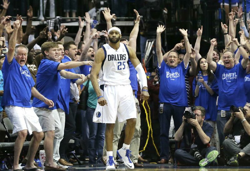 Vince Carter's buzzer-beater gives Mavs 2-1 lead on Spurs