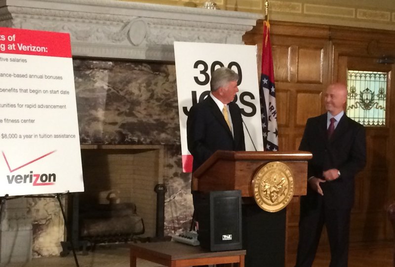 Gov. Mike Beebe and Verizon director of business sales Jonathan Blitz announce Monday, May 5, 2014, that the company will add about 300 jobs in Arkansas.
