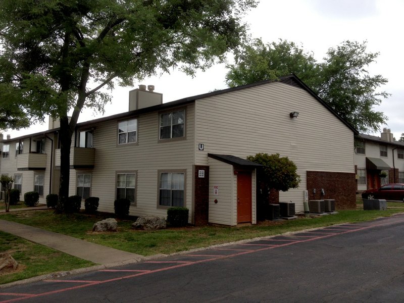 The apartments at 1912 Green Mountain Drive where Keith Mosby was fatally shot is seen Tuesday morning, May 6, 2014.