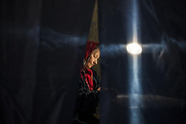 A Ukranian woman casts her vote in a booth at a polling station in the center of Donetsk, Ukraine, Sunday May 11, 2014. Residents of two restive regions in eastern Ukraine engulfed by a pro-Russian insurgency are casting ballots in contentious and hastily organized independence referenda. Sunday's ballots seek approval for declaring so-called sovereign people's republics in the Donetsk and Luhansk regions, where rebels have seized government buildings and clashed with police and Ukrainian troops. (AP Photo/Manu Brabo)